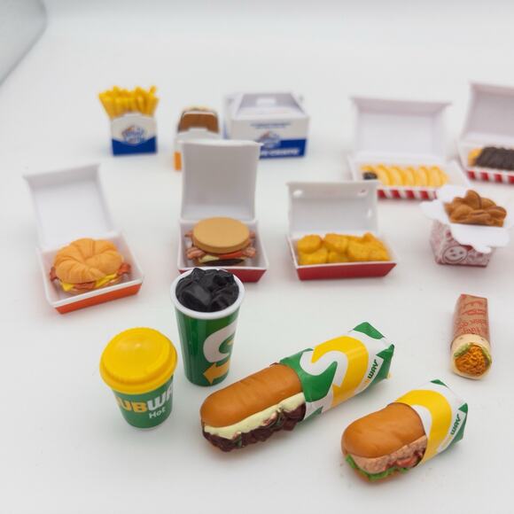 Zuru Mini Brands Foodie Fast Food Takeout Lot Of 30 Restaurant Item Miniatures - Picture 4 of 7